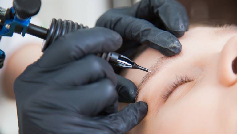 microblading eyebrows